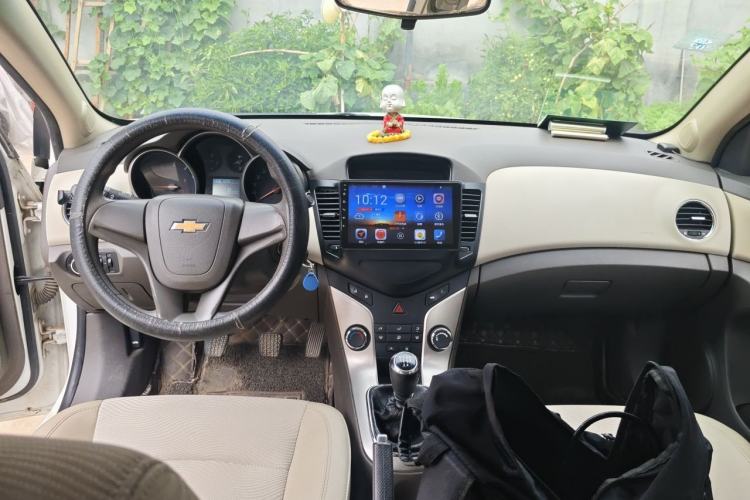 Used Chevrolet Cruze 2015 1.5L Classic SL MT Center Console