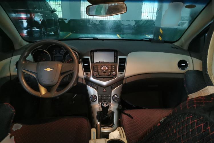 Used Chevrolet Cruze 2015 1.5L Classic SL MT Center Console