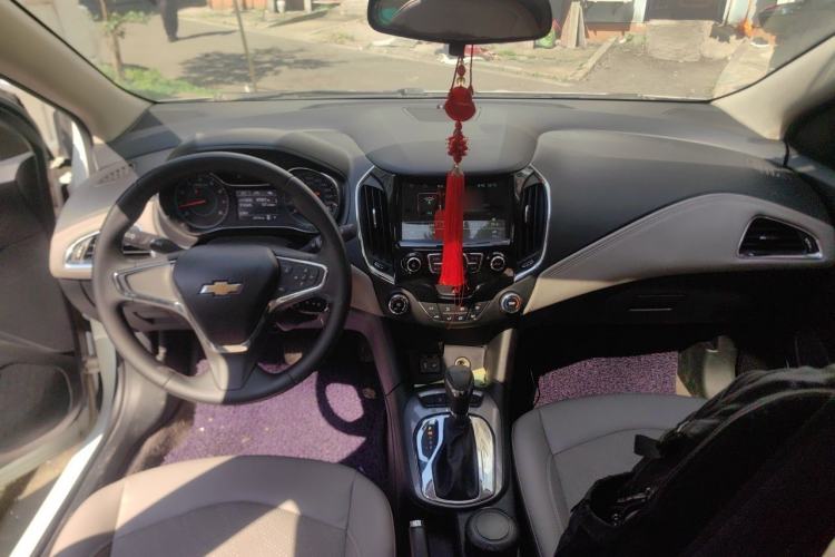 Used Chevrolet Cruze 2015 1.5L Automatic Luxury Edition Center Console