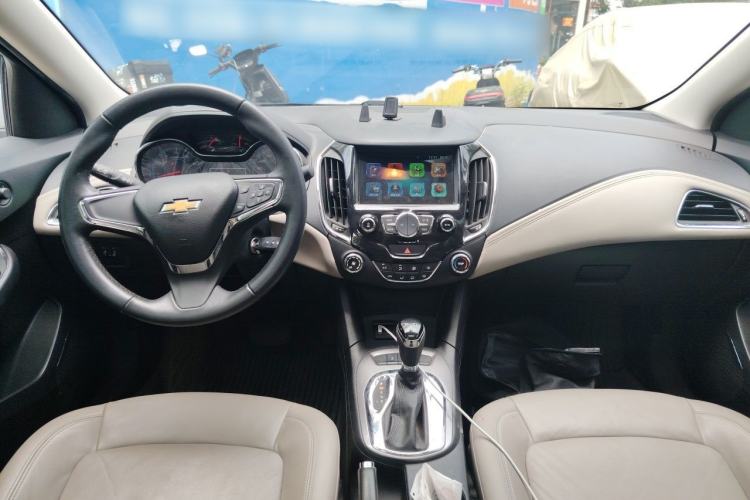 Used Chevrolet Cruze 2015 1.4T DCG Luxury Edition Center Console
