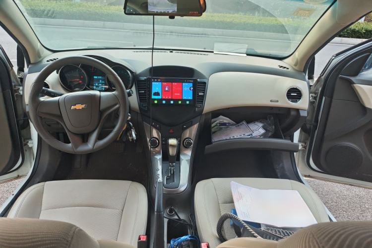 Used Chevrolet Cruze 2015 1.5L Classic SE AT Center Console