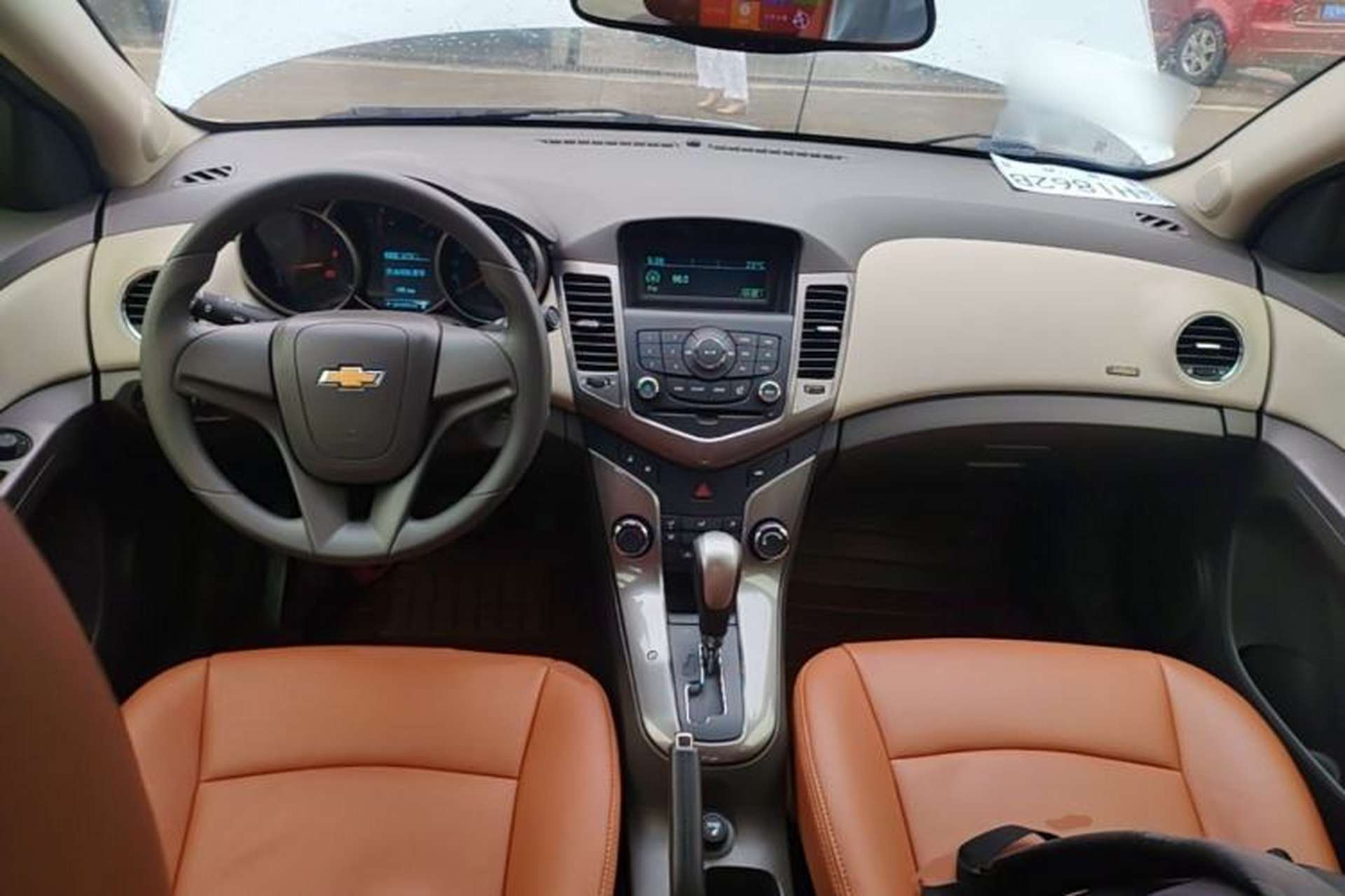 Used Chevrolet Cruze 2015 1.5L Classic SE AT Center Console