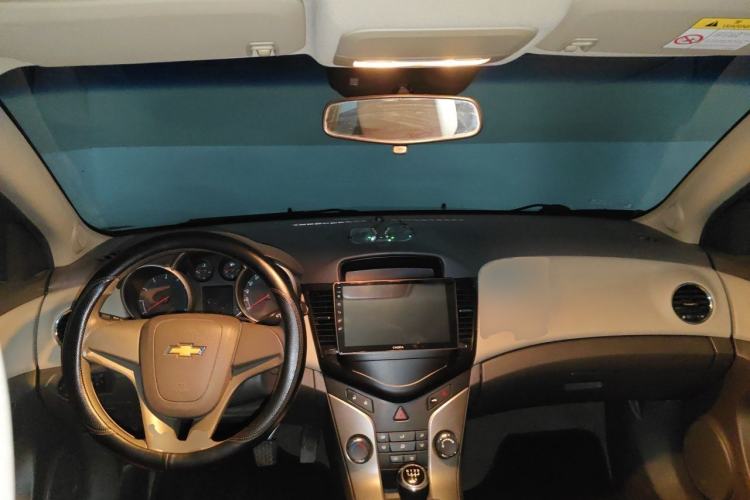 Used Chevrolet Cruze 2015 1.5L Classic SL MT Center Console