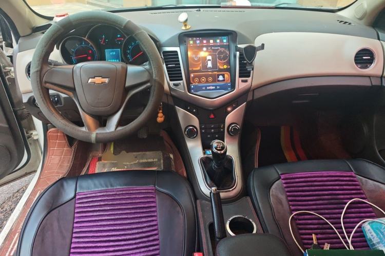 Used Chevrolet Cruze 2015 1.5L Classic SL MT Center Console