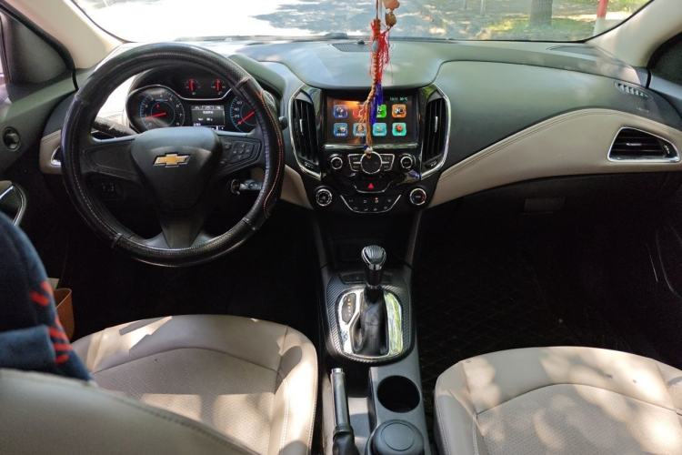 Used Chevrolet Cruze 2015 1.5L Automatic Luxury Edition Center Console
