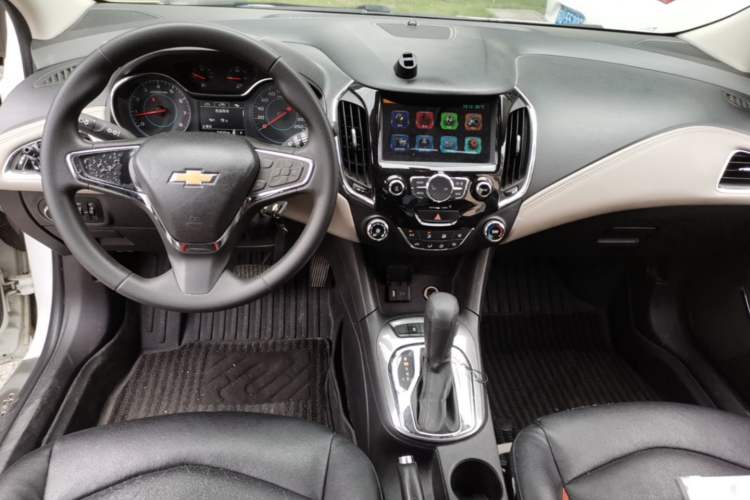 Used Chevrolet Cruze 2015 1.5L Automatic Luxury Edition Center Console