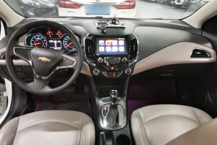 Used Chevrolet Cruze 2015 1.5L Automatic Luxury Edition Center Console