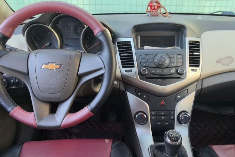 Used Chevrolet Cruze 2015 1.5L Classic SL MT Center Console