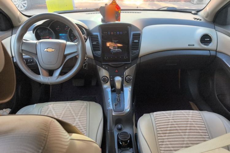 Used Chevrolet Cruze 2015 1.5L Classic SE AT Center Console