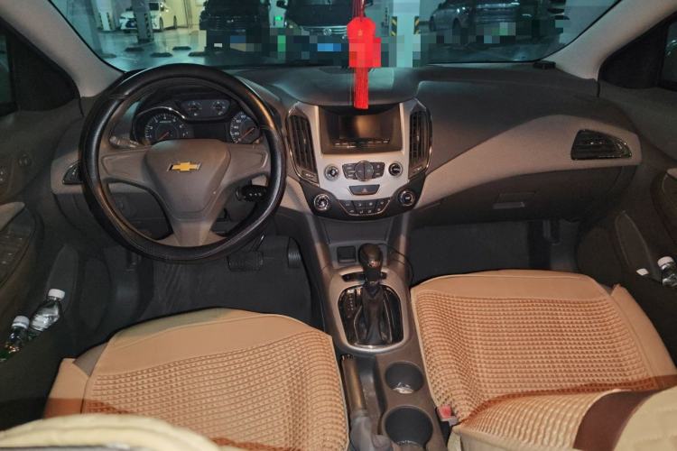 Used Chevrolet Cruze 2015 1.5L Automatic Fashion Navigation Edition Center Console