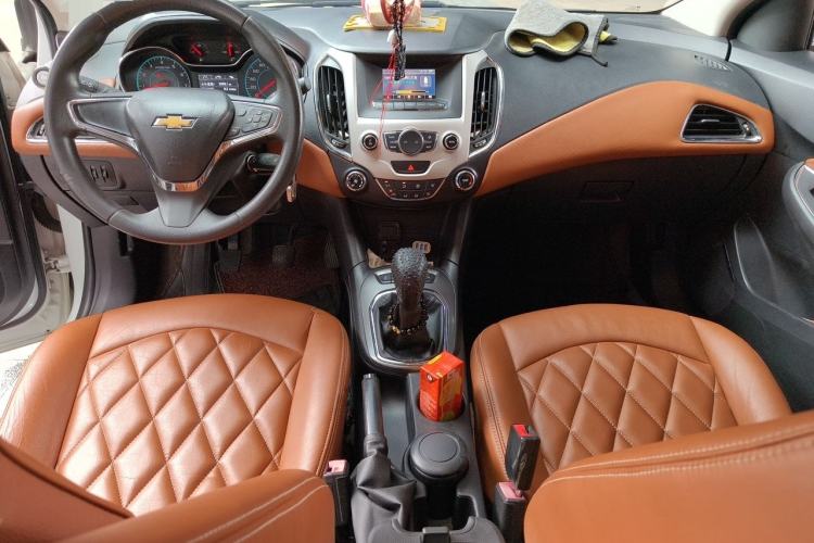 Used Chevrolet Cruze 2015 1.5L Manual Elite Edition Center Console