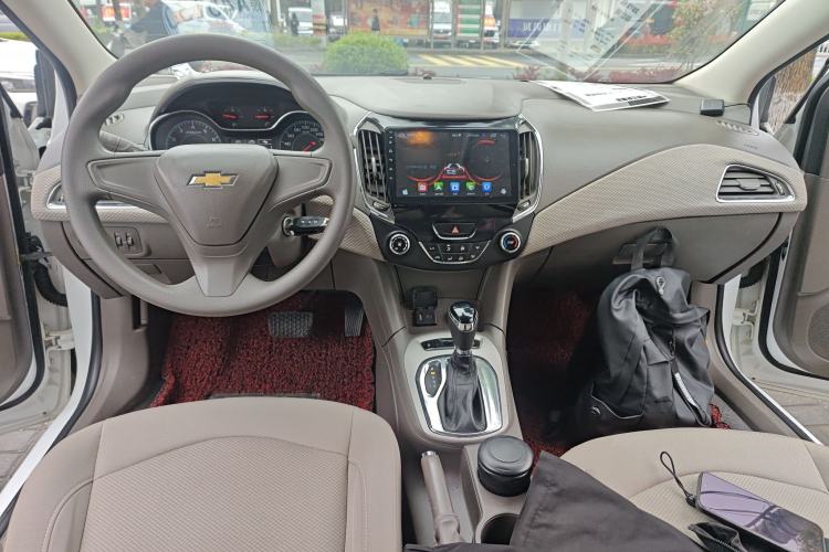Used Chevrolet Cruze 2015 1.5L Automatic Fashion Navigation Edition Center Console