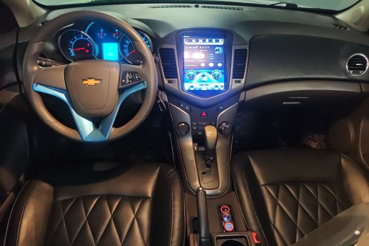 Used Chevrolet Cruze 2015 1.5L Classic SE AT Center Console