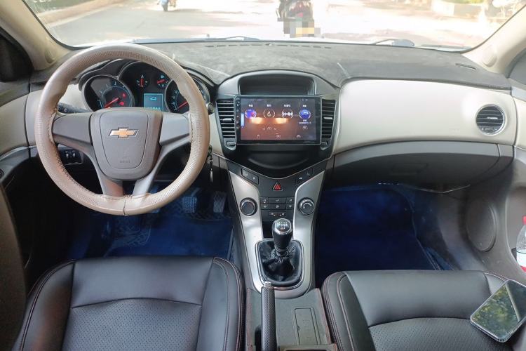 Used Chevrolet Cruze 2015 1.5L Classic SL MT Center Console