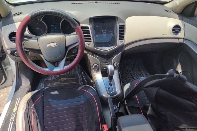Used Chevrolet Cruze 2015 1.5L Classic SE AT Center Console