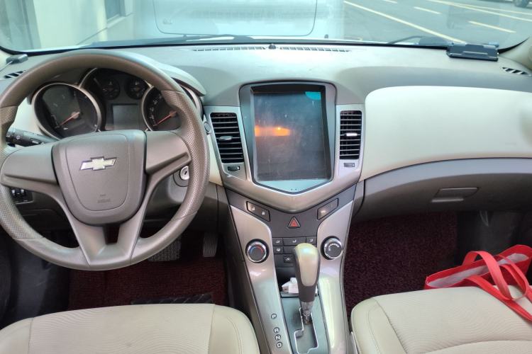Used Chevrolet Cruze 2015 1.5L Classic SE AT Center Console