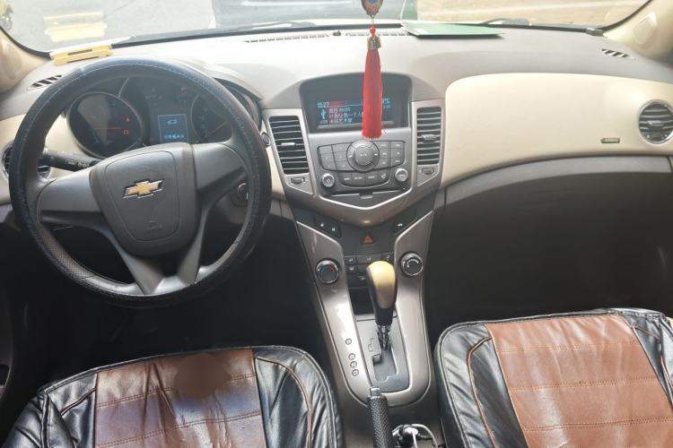 Used Chevrolet Cruze 2015 1.5L Classic SE AT Center Console