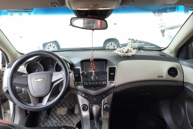 Used Chevrolet Cruze 2015 1.5L Classic SE AT Center Console