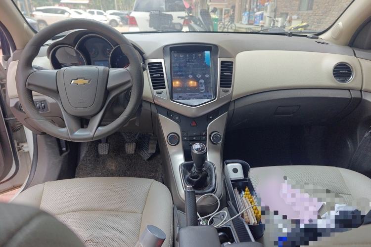 Used Chevrolet Cruze 2015 1.5L Classic SL MT Center Console