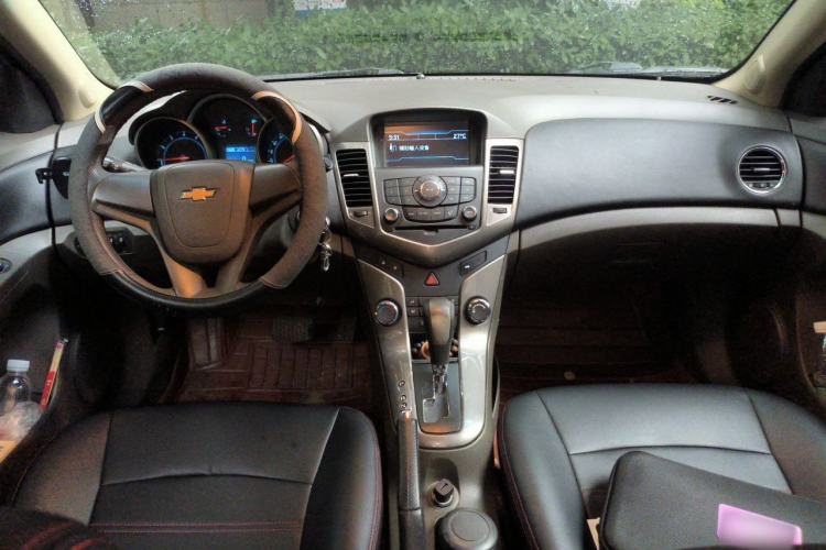 Used Chevrolet Cruze 2015 1.5L Classic SE AT Center Console