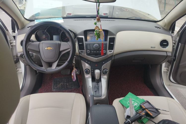 Used Chevrolet Cruze 2015 1.5L Classic SE AT Center Console