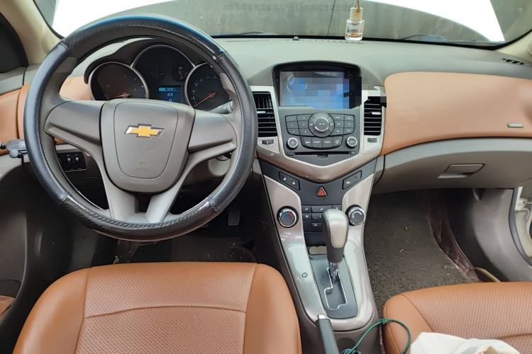 Used Chevrolet Cruze 2015 1.5L Classic SE AT Center Console