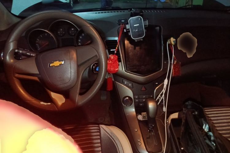 Used Chevrolet Cruze 2015 1.5L Classic SE AT Center Console