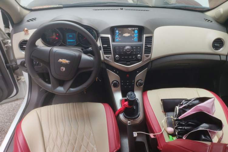 Used Chevrolet Cruze 2015 1.5L Classic SL MT Center Console