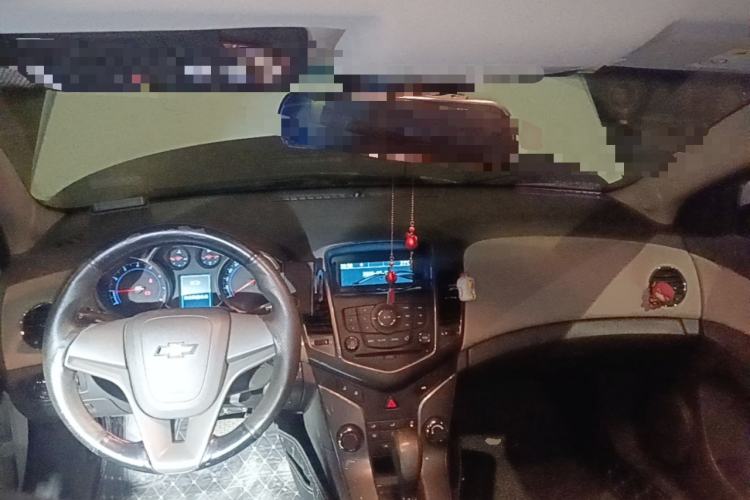 Used Chevrolet Cruze 2015 1.5L Classic SE AT Center Console