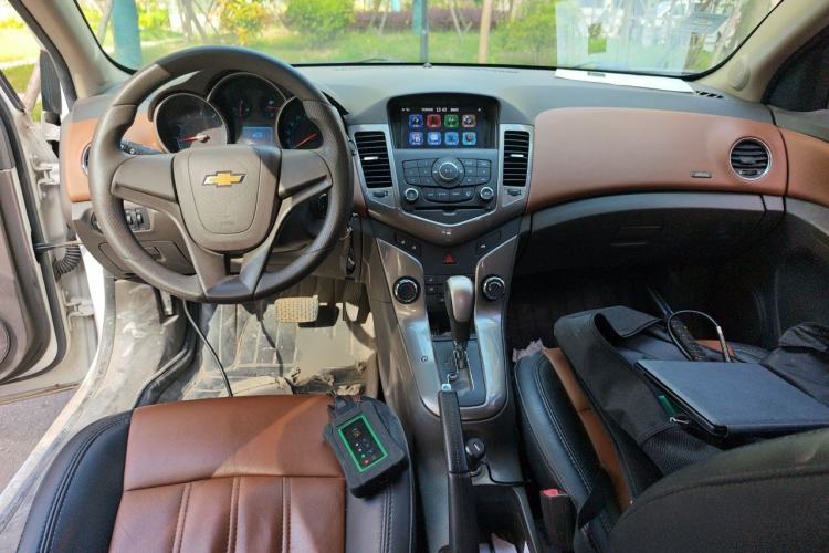 Used Chevrolet Cruze 2015 1.5L Classic SE AT Center Console