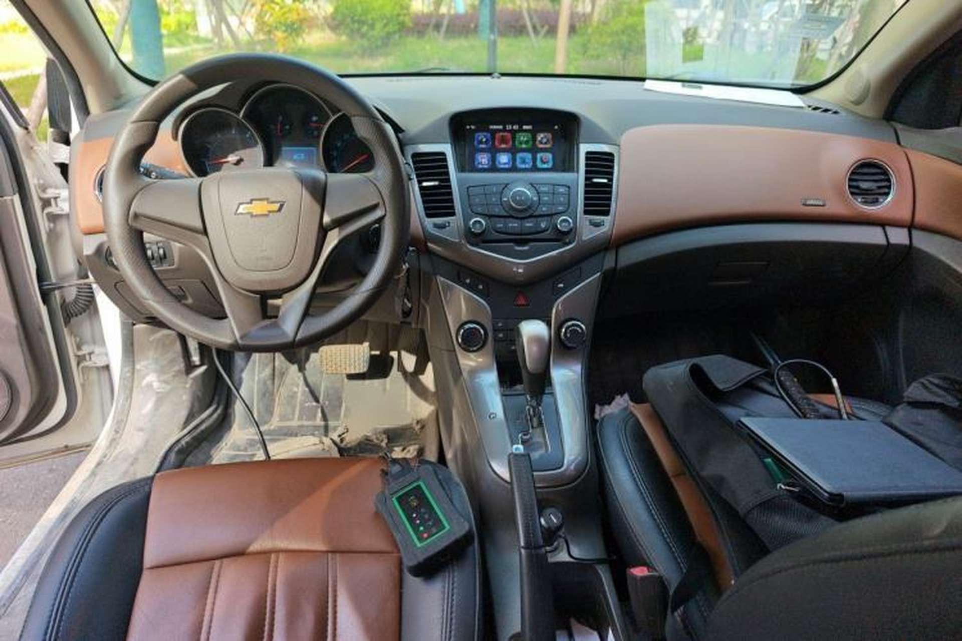 Used Chevrolet Cruze 2015 1.5L Classic SE AT Center Console
