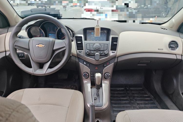 Used Chevrolet Cruze 2015 1.5L Classic SE AT Center Console
