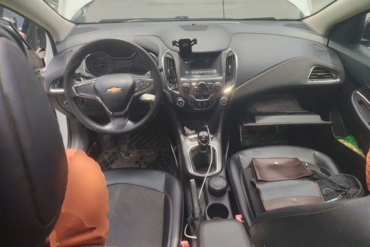 Used Chevrolet Cruze 2015 1.5L Manual Elite Edition Center Console