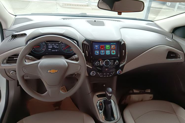 Used Chevrolet Cruze 2015 1.5L Automatic Fashion Navigation Edition Center Console