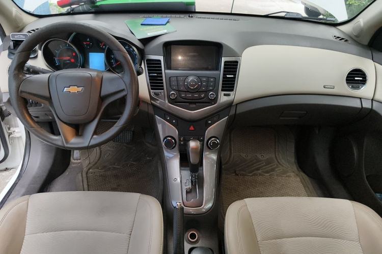 Used Chevrolet Cruze 2015 1.5L Classic SE AT Center Console