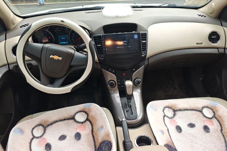 Used Chevrolet Cruze 2015 1.5L Classic SE AT Center Console