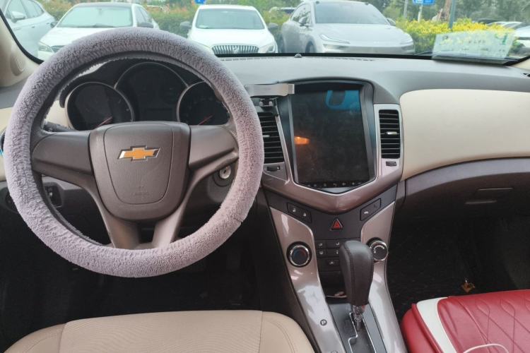 Used Chevrolet Cruze 2015 1.5L Classic SE AT Center Console