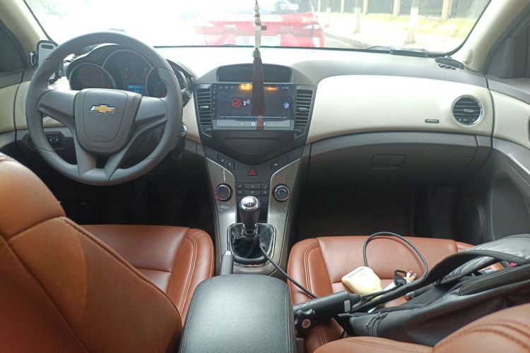 Used Chevrolet Cruze 2015 1.5L Classic SE MT Center Console