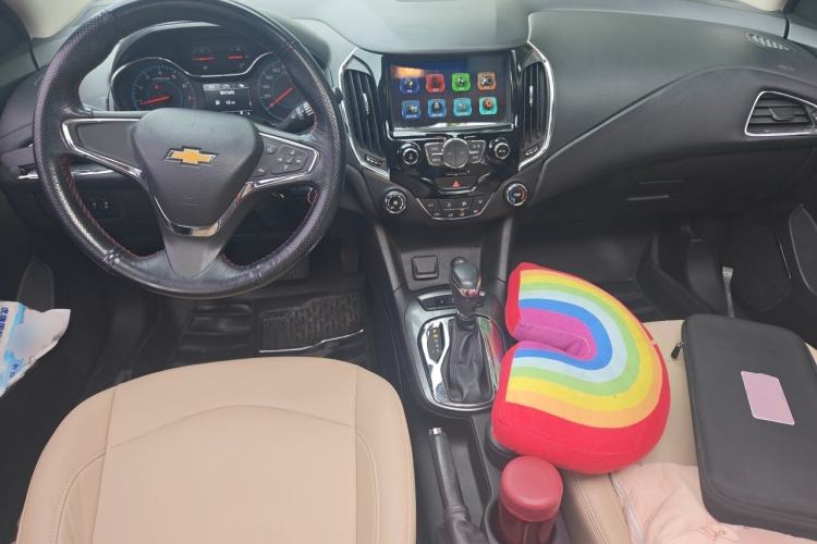 Used Chevrolet Cruze 2015 1.5L Automatic Luxury Edition Center Console