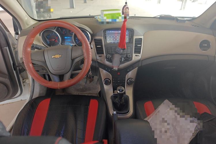 Used Chevrolet Cruze 2015 1.5L Classic SL MT Center Console