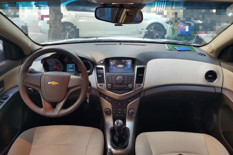 Used Chevrolet Cruze 2015 1.5L Classic SL MT Center Console