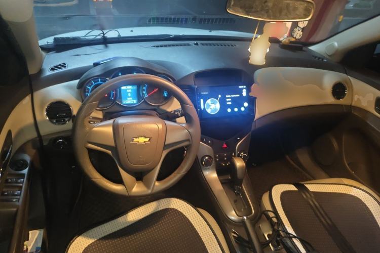 Used Chevrolet Cruze 2015 1.5L Classic SE AT Center Console