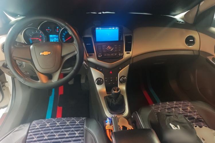 Used Chevrolet Cruze 2015 1.5L Classic SL MT Center Console