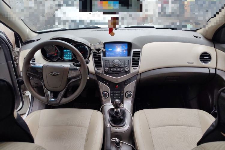 Used Chevrolet Cruze 2015 1.5L Classic SE MT Center Console