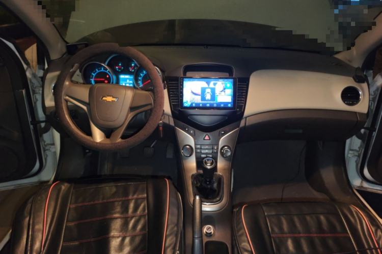 Used Chevrolet Cruze 2015 1.5L Classic SL MT Center Console