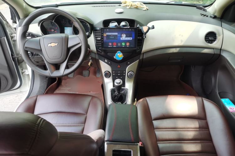 Used Chevrolet Cruze 2015 1.5L Classic SL MT Center Console