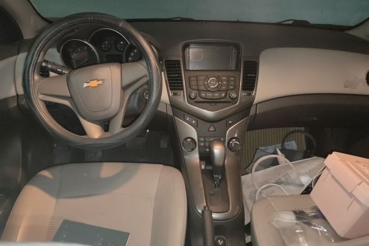 Used Chevrolet Cruze 2015 1.5L Classic SE AT Center Console