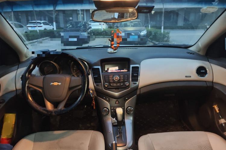 Used Chevrolet Cruze 2015 1.5L Classic SE AT Center Console