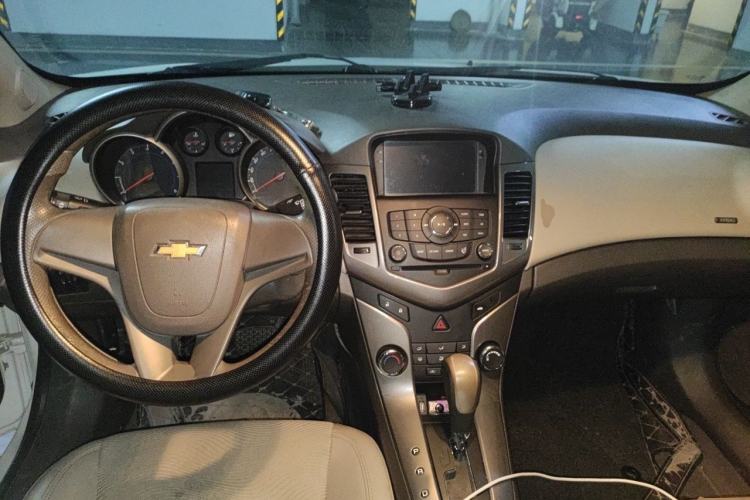 Used Chevrolet Cruze 2015 1.5L Classic SE AT Center Console