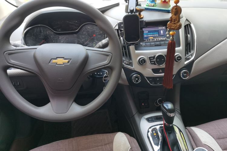 Used Chevrolet Cruze 2015 1.5L Automatic Fashion Navigation Edition Center Console